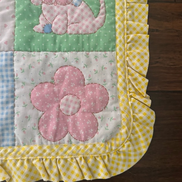 Vintage handmade quilted baby blanket - Picture 3 of 7
